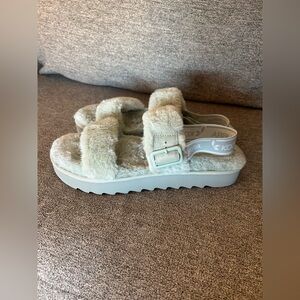 Koolaburra by UGG Fuzz-Oh Sandal Desert Sage Women’s Size 11